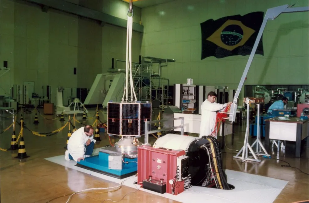 Satélite brasileiro lançado em 1993 bate recorde e se torna o mais antigo em órbita