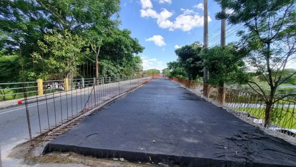 Motoristas e comerciantes reclamam de reforma da ponte Minas Gerais, em São José dos Campos