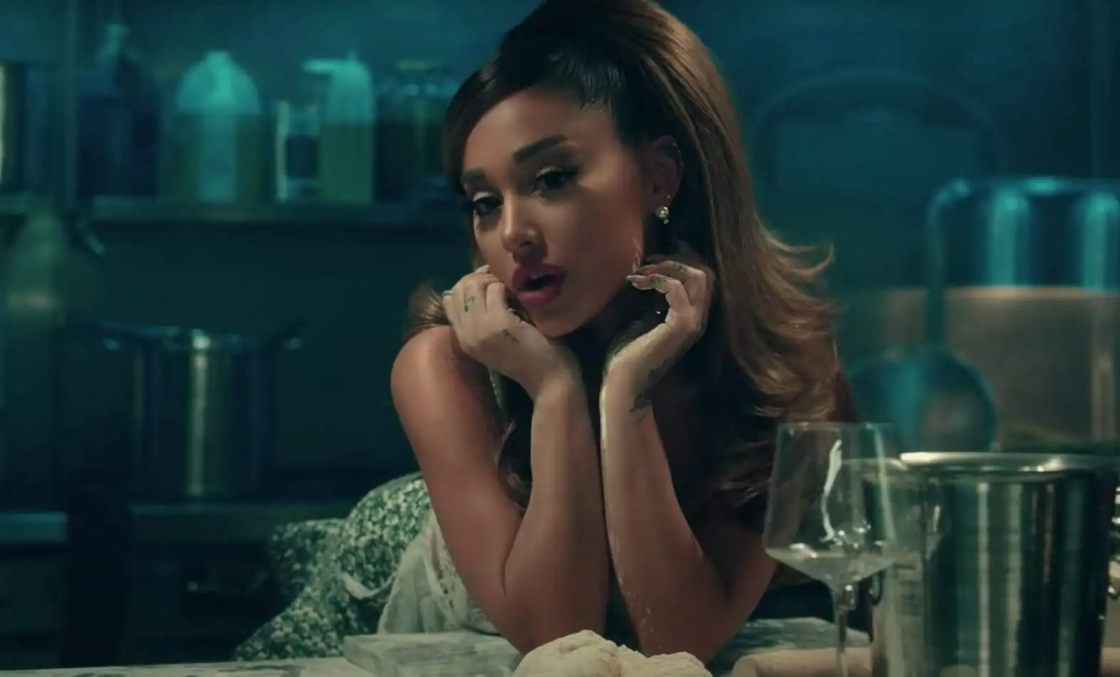 Ariana Grande alcança marca recorde de 90 milhões de seguidores no Spotify