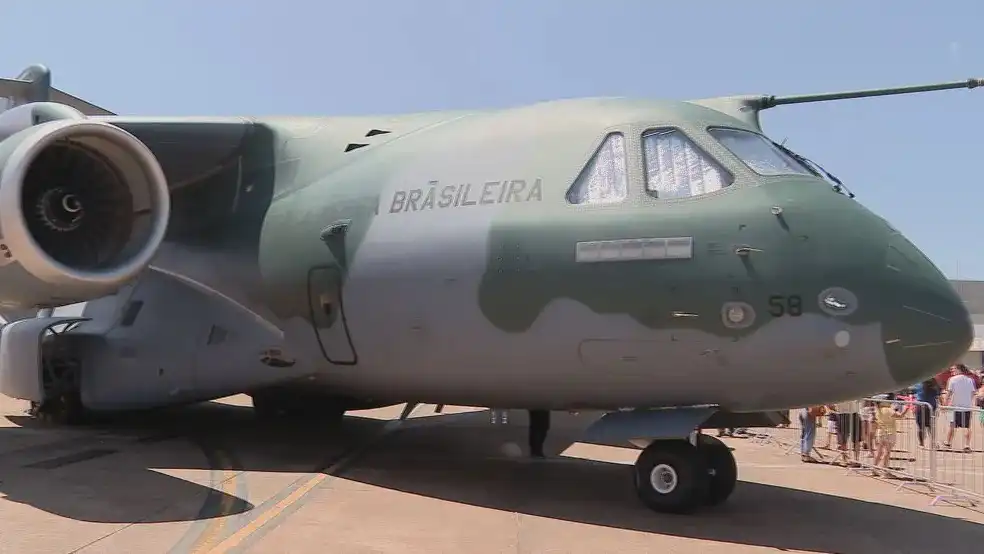Avião da Embraer é utilizado para combater queimadas do Pantanal