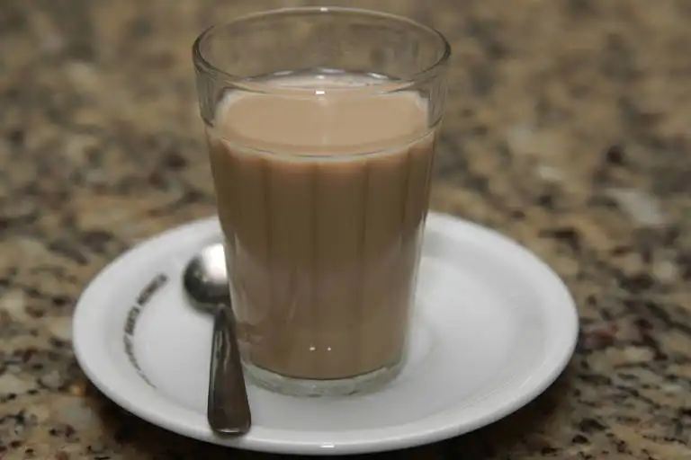 Café com leite em merenda de escolas de SP gera alerta de pediatras