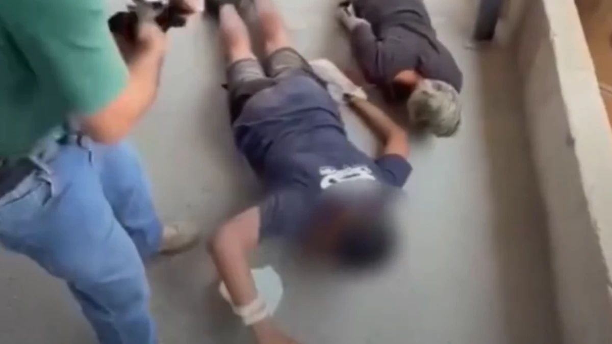 Adolescentes são flagrados fugindo pelo telhado com sacolas de drogas em São José