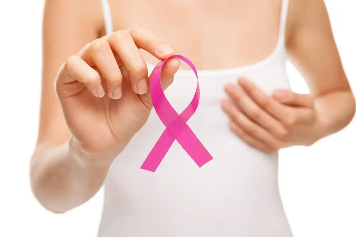 Outubro Rosa: oncologista reforça a importância da prevenção e do diagnóstico precoce do câncer de mama