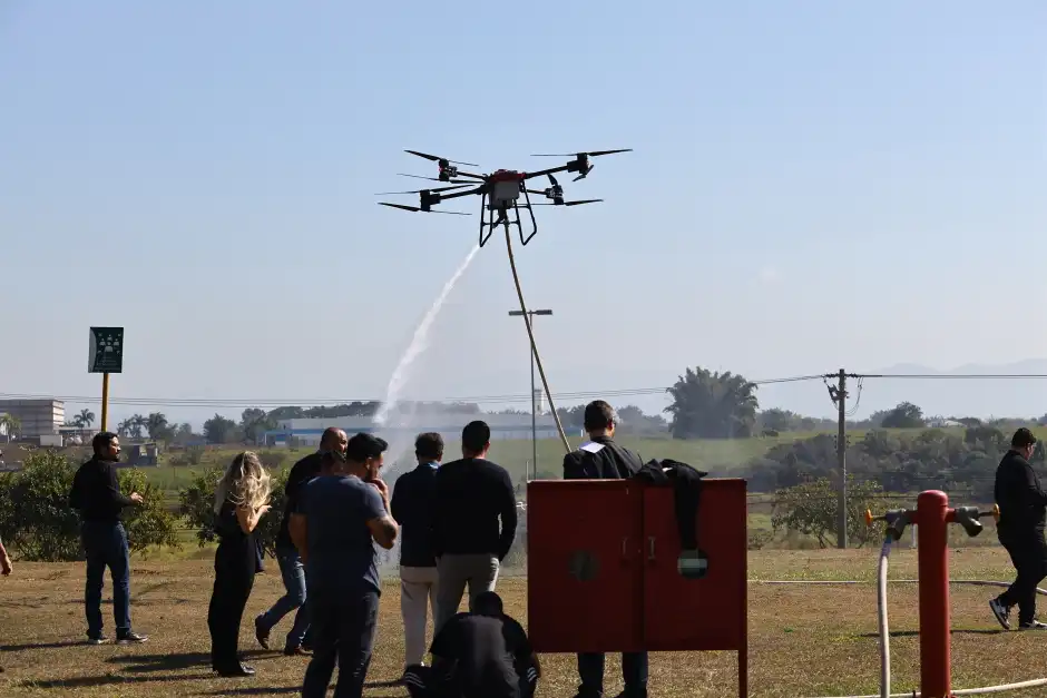 Empresa de São José desenvolve “drone bombeiro” para combater incêndios
