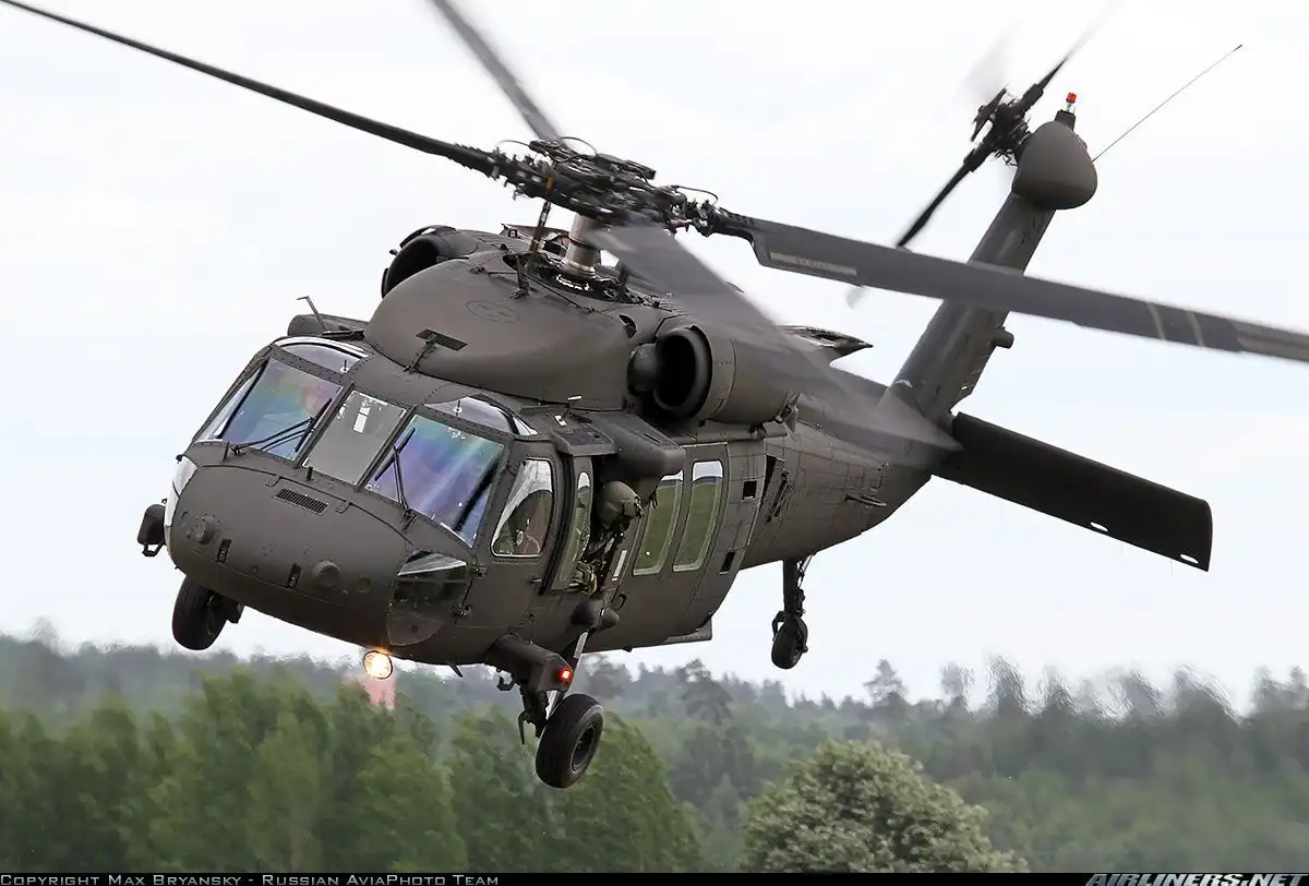 Colisão entre helicópteros militares deixa nove mortos nos EUA