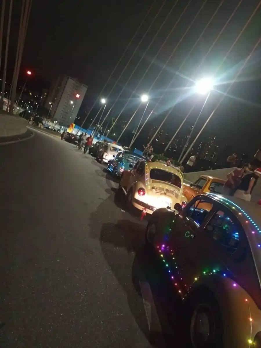 Exposição de Fuscas é realizada no Shopping Jardim Oriente em São José