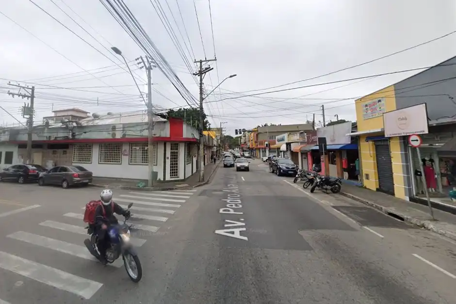 Obra de galeria interdita trecho da Avenida Pedro Álvares Cabral