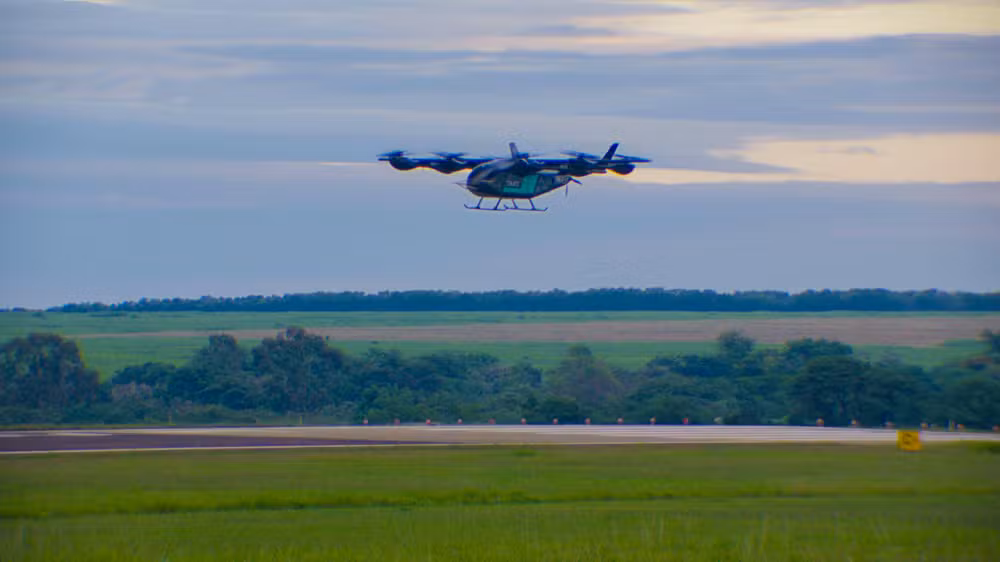 Protótipo do carro voador da Embraer faz 1° voo e ações da empresa sobem