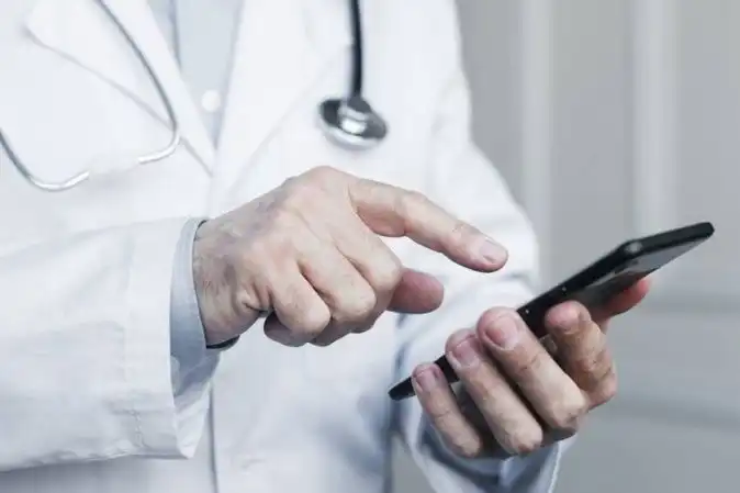 Conselho Federal de Medicina libera “antes e depois” e novas regras nas redes sociais