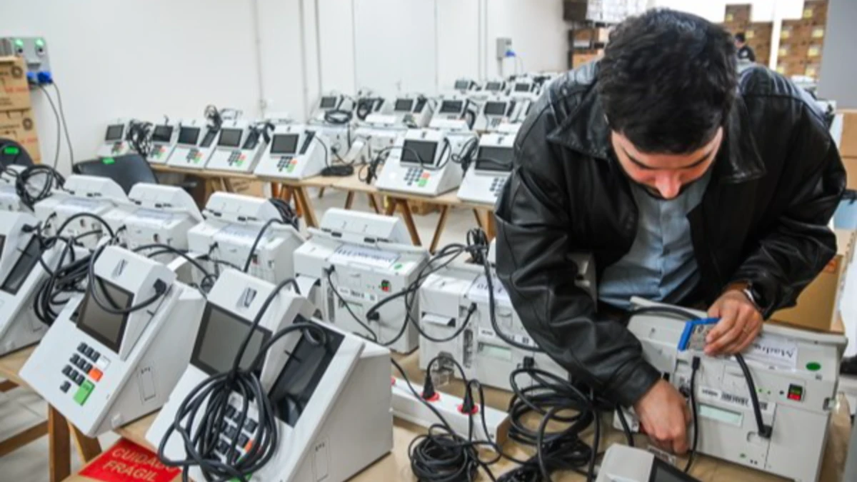 Urnas eletrônicas para primeiro turno estão sendo preparadas em São José