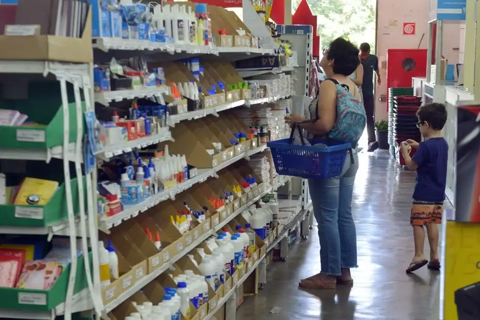 Procon de São José dá dicas para compra de material escolar