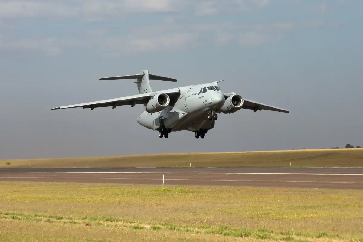Embraer anuncia venda de sexto KC-390 para Força Aérea Portuguesa e mira expansão pela Europa