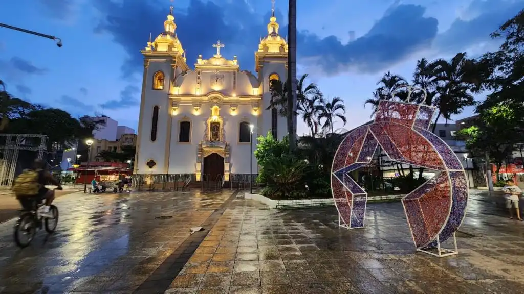 Taubaté inicia programação especial de Natal e amplia horário do comércio em dezembro 