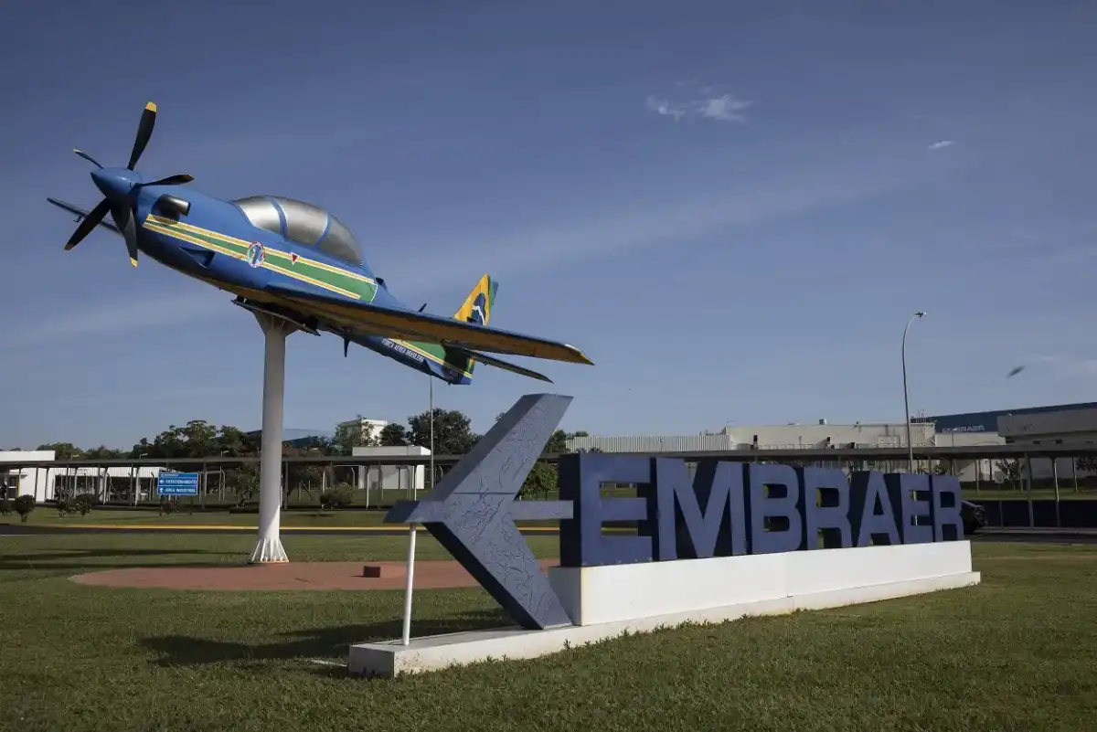 Embraer bate recorde e alcança R$ 10,3 bilhões em receita no 2º trimestre de 2025