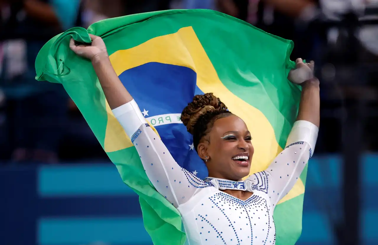 OURO DO BRASIL! De Guarulhos (SP), Rebeca Andrade conquista a primeira colocação na ginástica artística