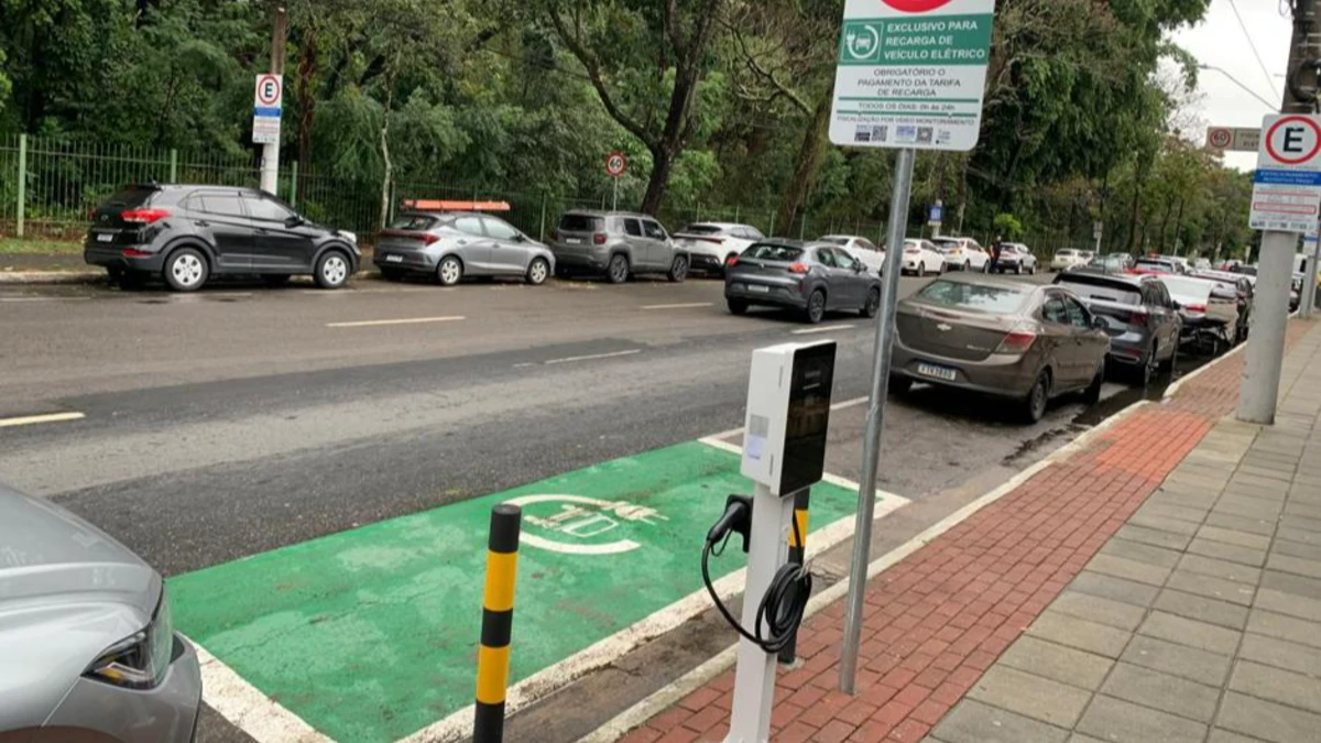 São José dos Campos instala pontos de recarga para carros elétricos em vagas da Zona Azul
