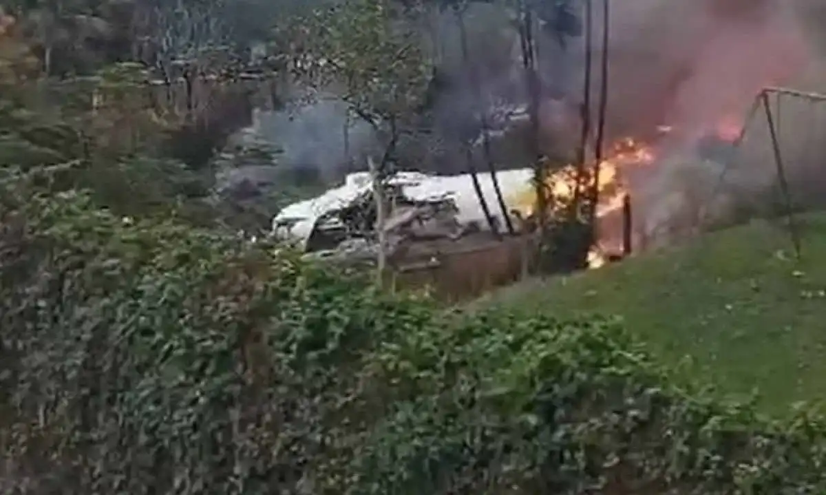 Avião com 62 pessoas cai e explode em Vinhedo (SP)