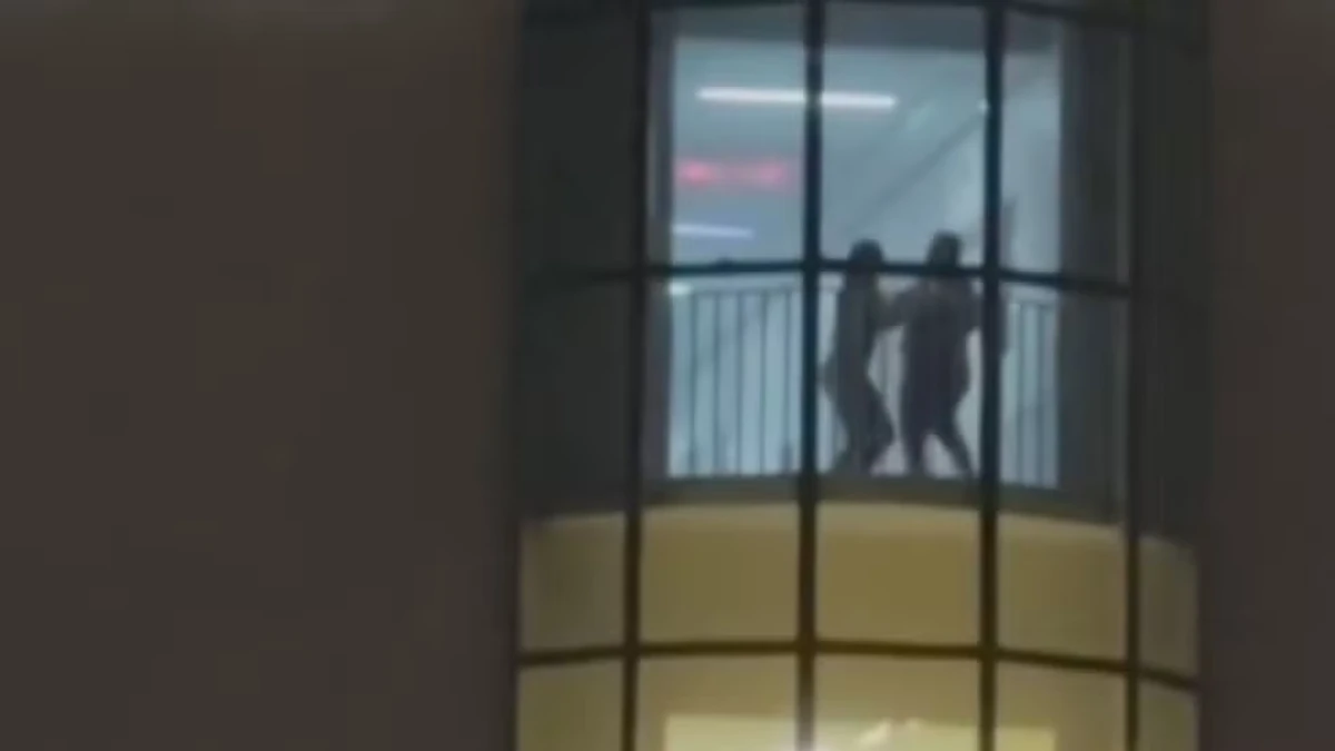 Jovem de 14 anos volta a andar após doença rara e comemora recuperação dançando com a mãe em hospital