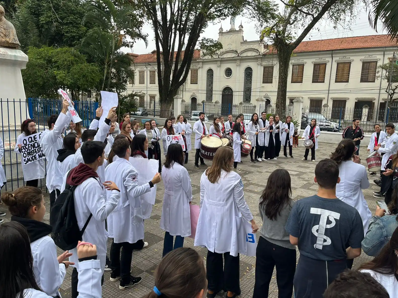 Estudantes de medicina fazem manifestação terça-feira (18), em Taubaté