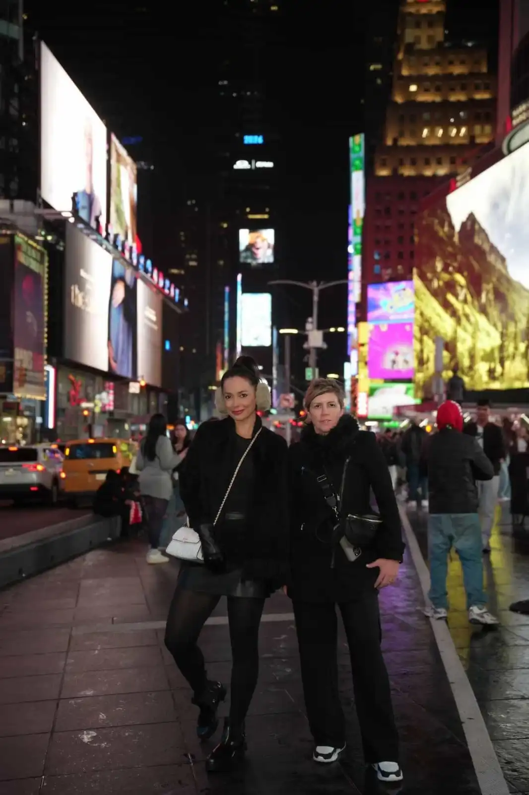 Priscilla Coutto e Danny Olliveira curtem férias em Nova York e Orlando