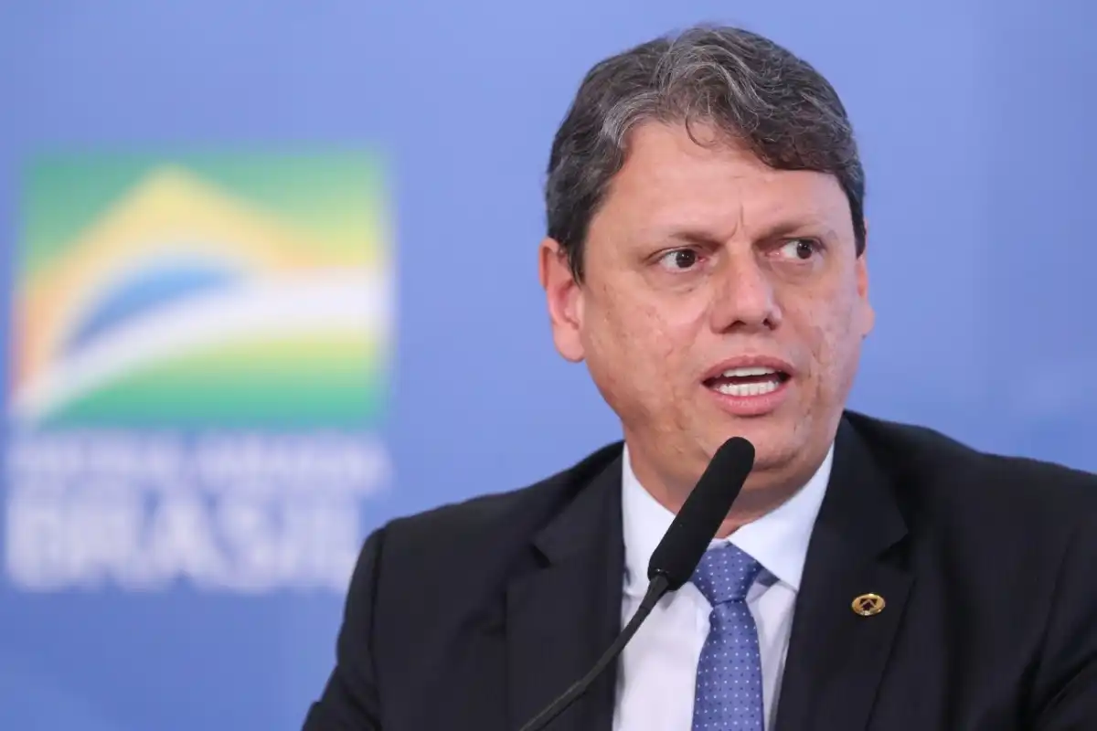 Tarcísio nega apoio à reeleição de Anderson Farias em São José dos Campos