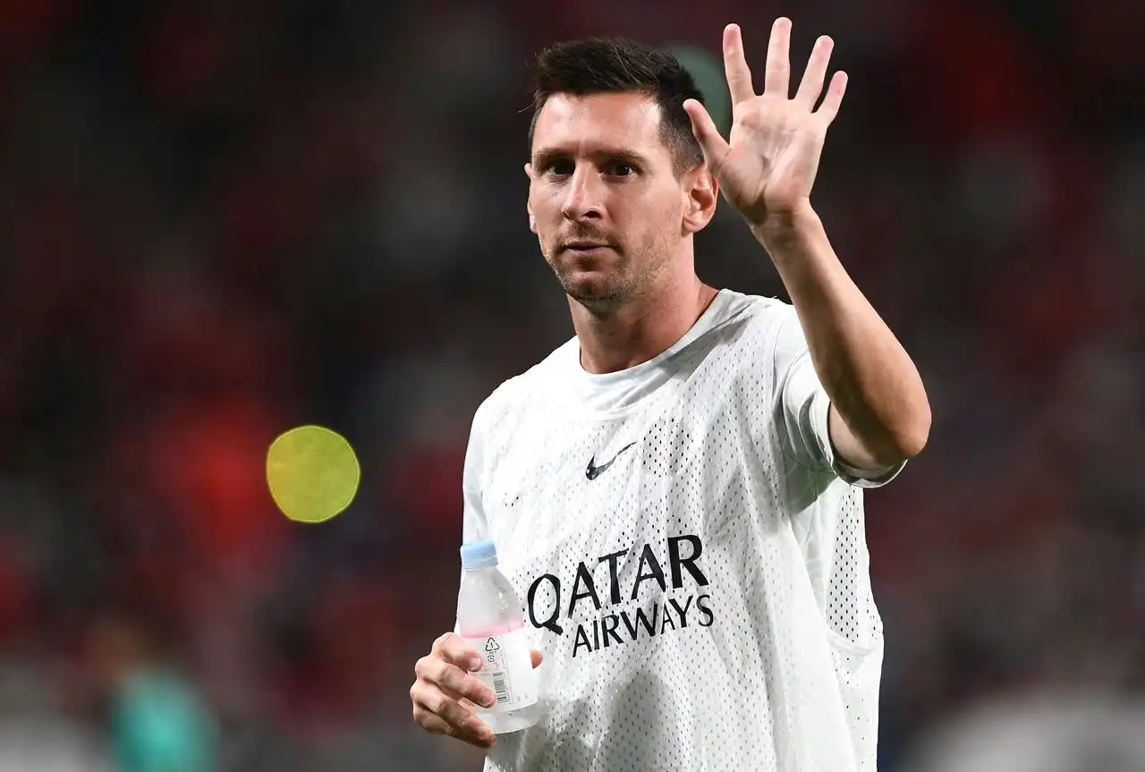 Técnico do PSG anuncia que Messi fará último jogo pelo clube no próximo sábado (03)