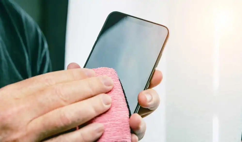 Qual a última vez que você higienizou seu celular?