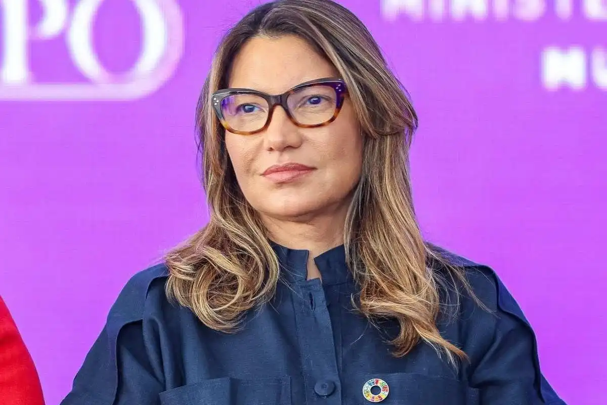 Presidência paga ao menos R$ 24 mil para Janja levar assessores a Roma