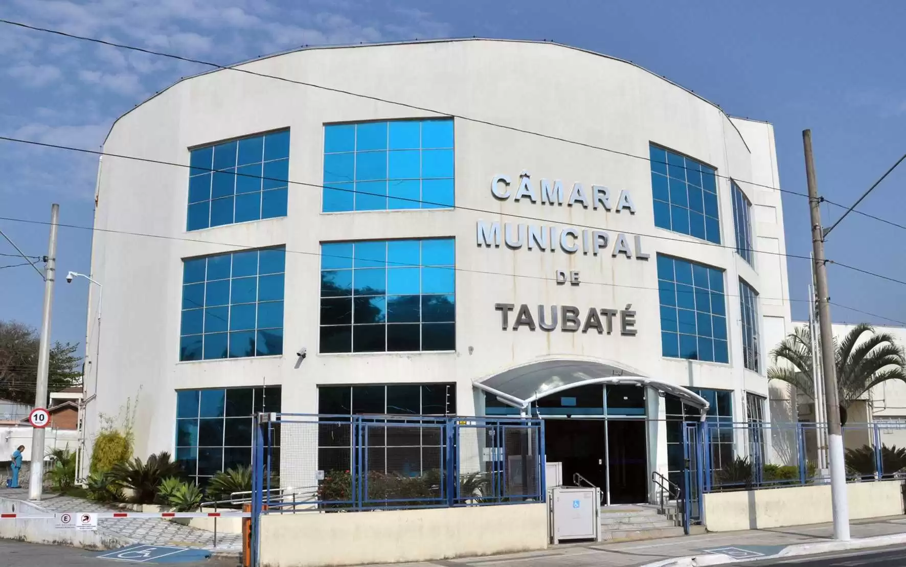 Câmara aprova e servidores municipais de Taubaté recebem reajuste salarial de 7%