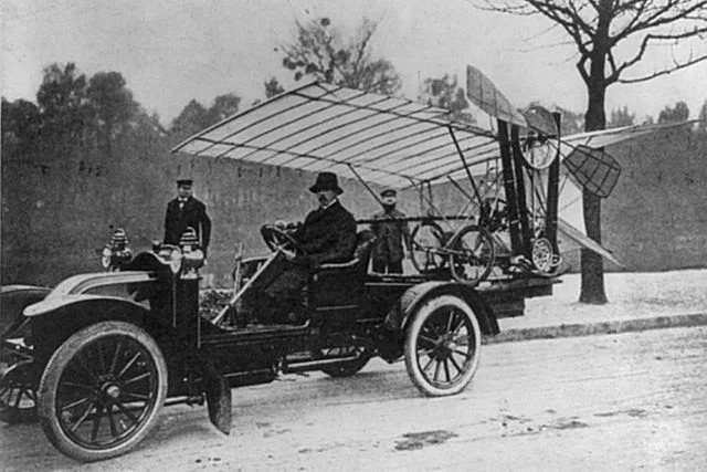 Há 118 anos, Santos Dumont realizou o primeiro voo com o 14-bis