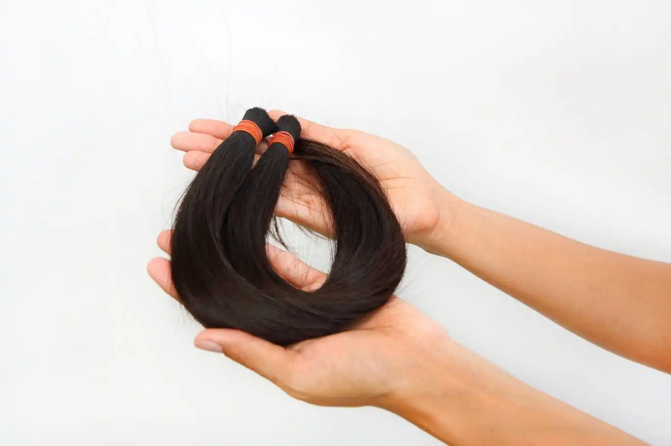 Corte Solidário arrecada doações de cabelo e lenços no CenterVale Shopping