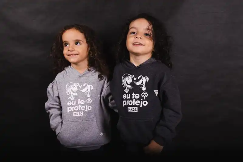 Solidariedade em SP: ONG distribui agasalhos para crianças e roupas para pets