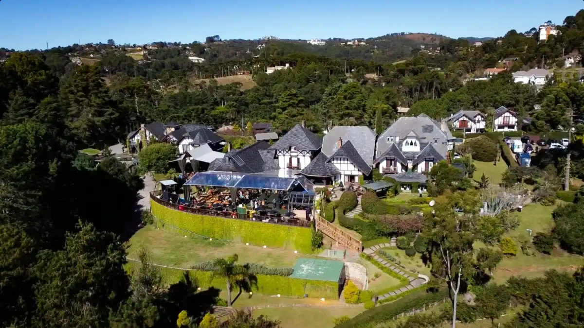 Festa do ano: 25 anos do Chateau La Villette em Campos do Jordão