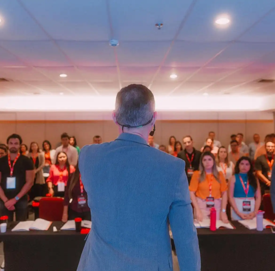 Não sabe como contratar profissionais ou funcionários? Mentor e gestor em carreiras elencam 7 dicas importantes