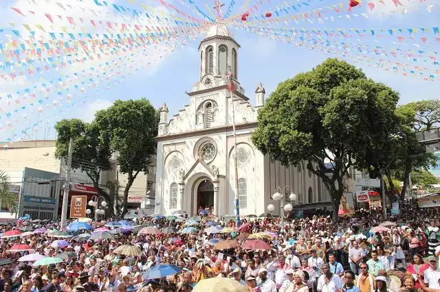 Aparecida distribui 5 toneladas de doces em festa de São Benedito