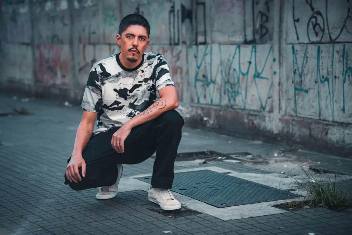 Rapper Peter Só vai gravar o clipe da música "O Show da Vida Fake" no RJ