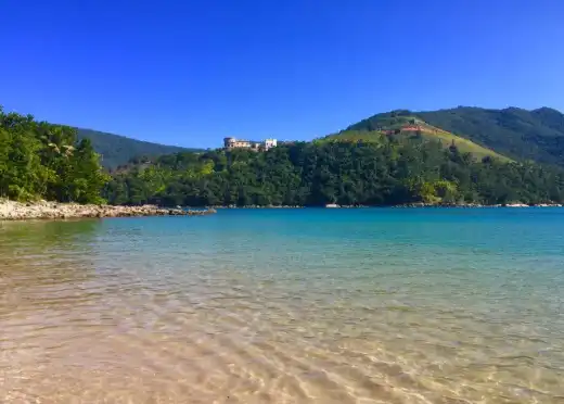 Jovem de 18 anos morre afogado na praia de Maranduba, em Ubatuba