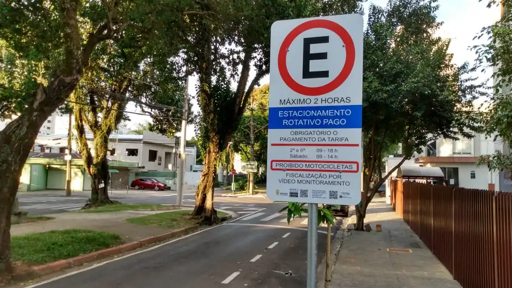 Projeto quer isentar entidades sociais da cobrança de estacionamento rotativo