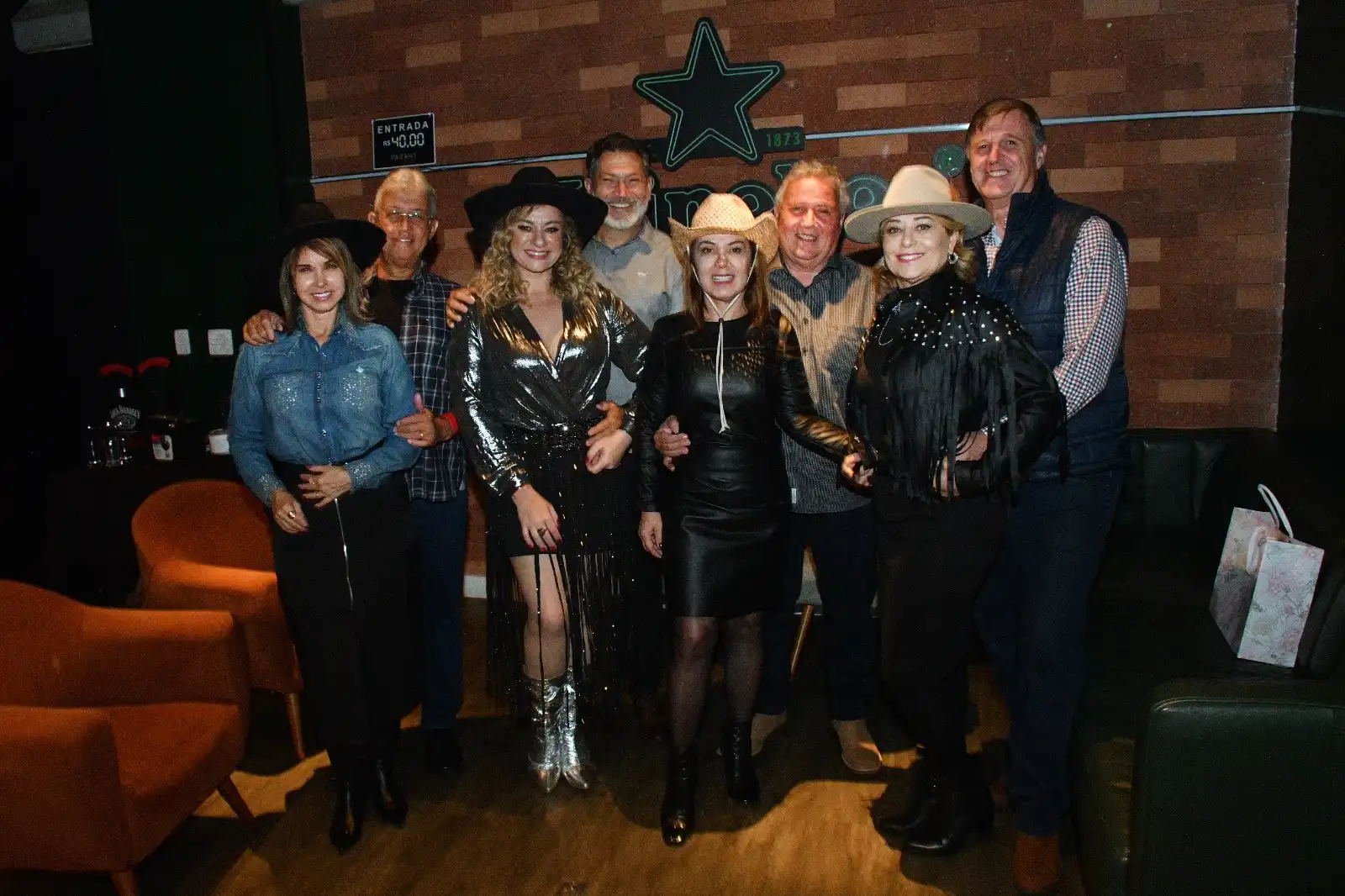 Mara, da Martucheli Eventos, celebrou seus 43 anos em grande estilo!