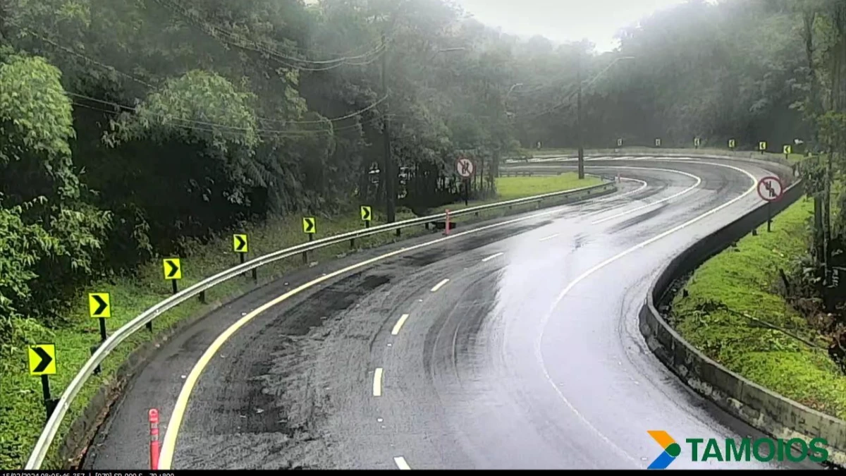 Serra Antiga da Tamoios passa de 38 horas interditada por causa da chuva; tráfego opera em comboios