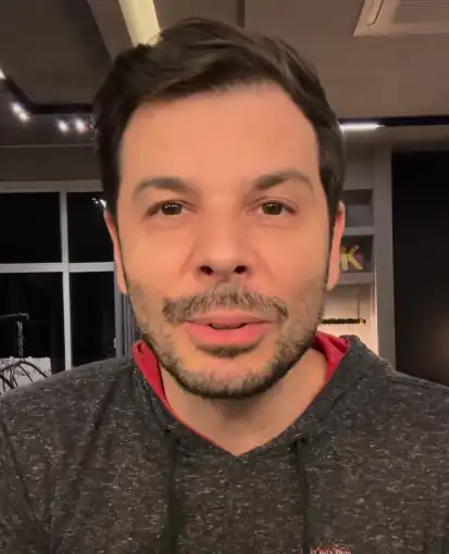 "Peço orações" com câncer de pulmão, Jonas Almeida revela mutação e início de quimioterapia