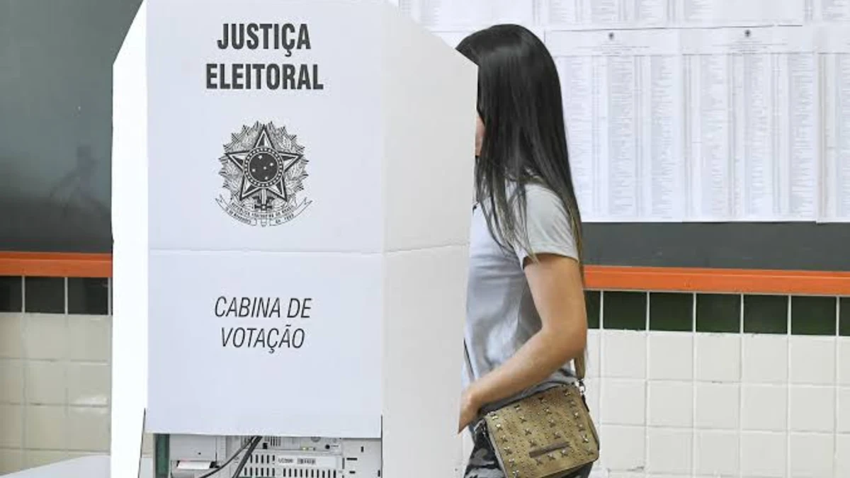 Mulheres são maioria do eleitorado, mas são apenas 34,8% dos candidatos em 2026