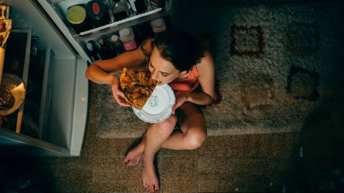 Comer de madrugada pode afetar metabolismo e aumentar riscos à saúde, dizem estudos