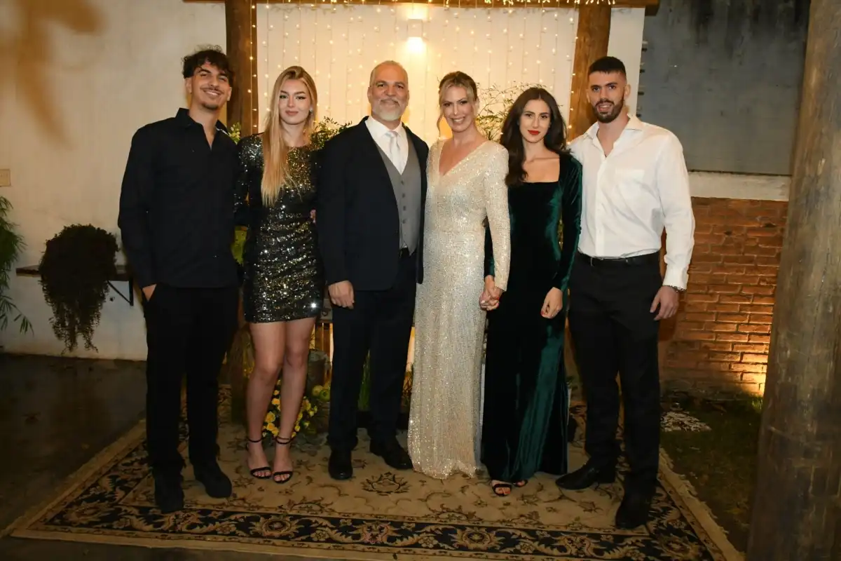 Campeã mundial de volei e candidata a vereadora comemora casamento em São José dos Campos