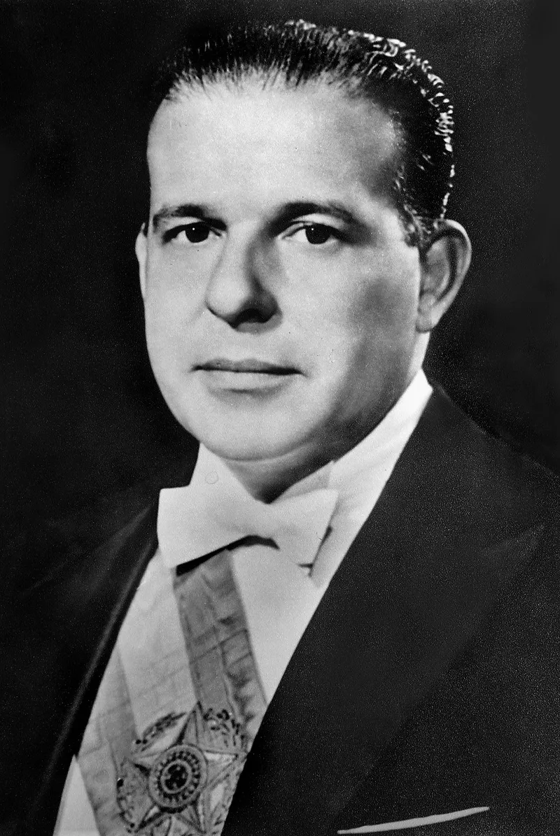 João_“Jango”_Goulart,_Presidente_do_Brasil,_foto_oficial,_1961.jpg