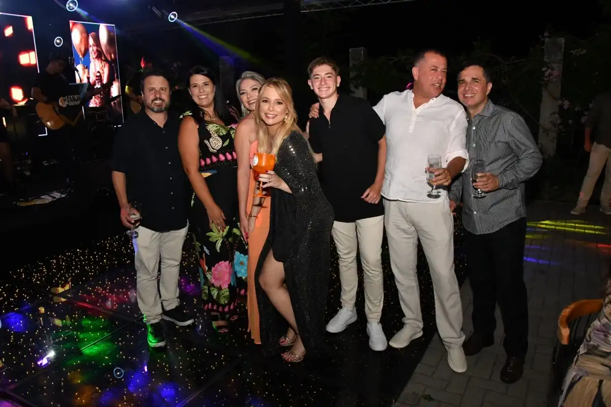 Alessandra Labat comemora seus 50 anos com estilo
