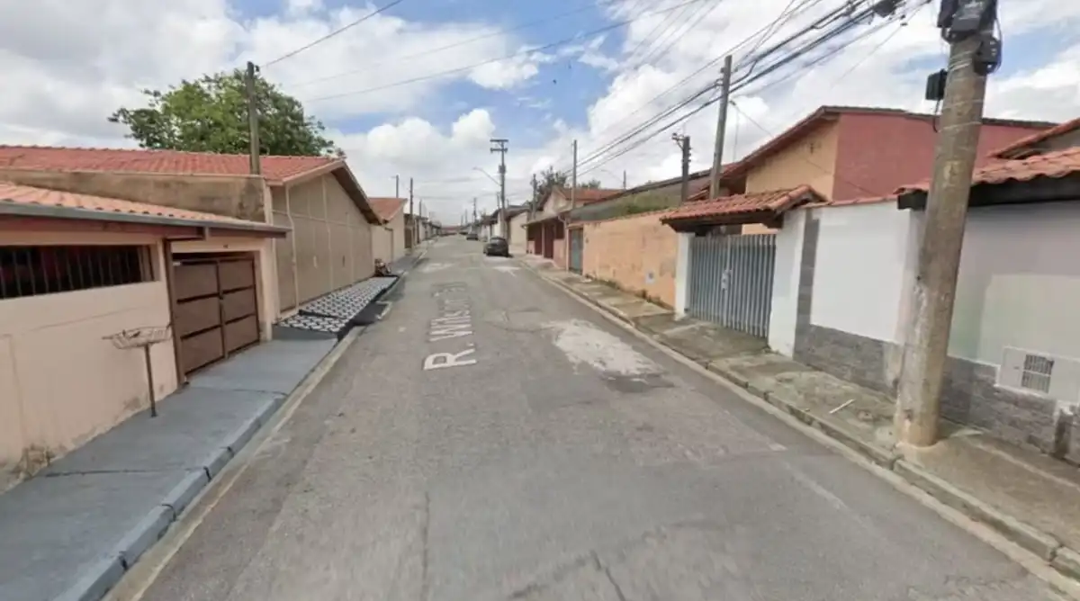 Homem é morto a tiros dentro do próprio carro em Taubaté  