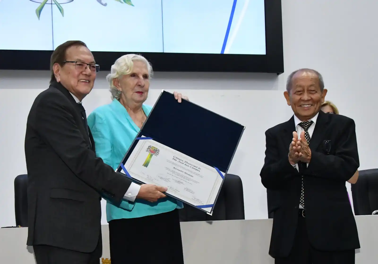 Alexandre Shiraishi, da Universo Materiais Elétricos, recebeu o Titulo de Cidadão Joseense