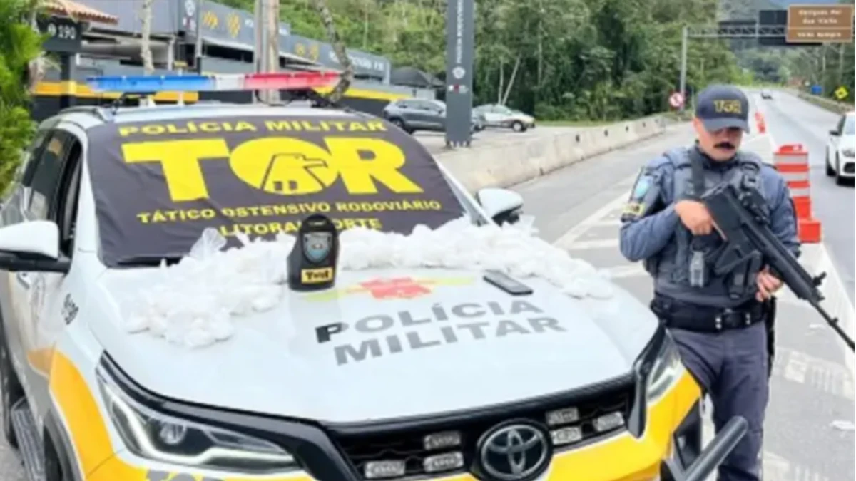 Passageiro de carro de aplicativo é preso com mais de 4 kg de cocaína na Tamoios