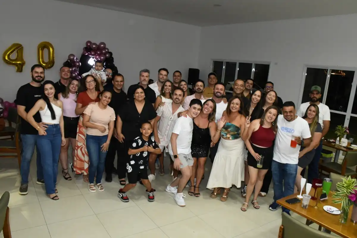 Carla Fabrícia Domiciano Comemora Aniversário em Festa Intimista com Amigos e Familiares